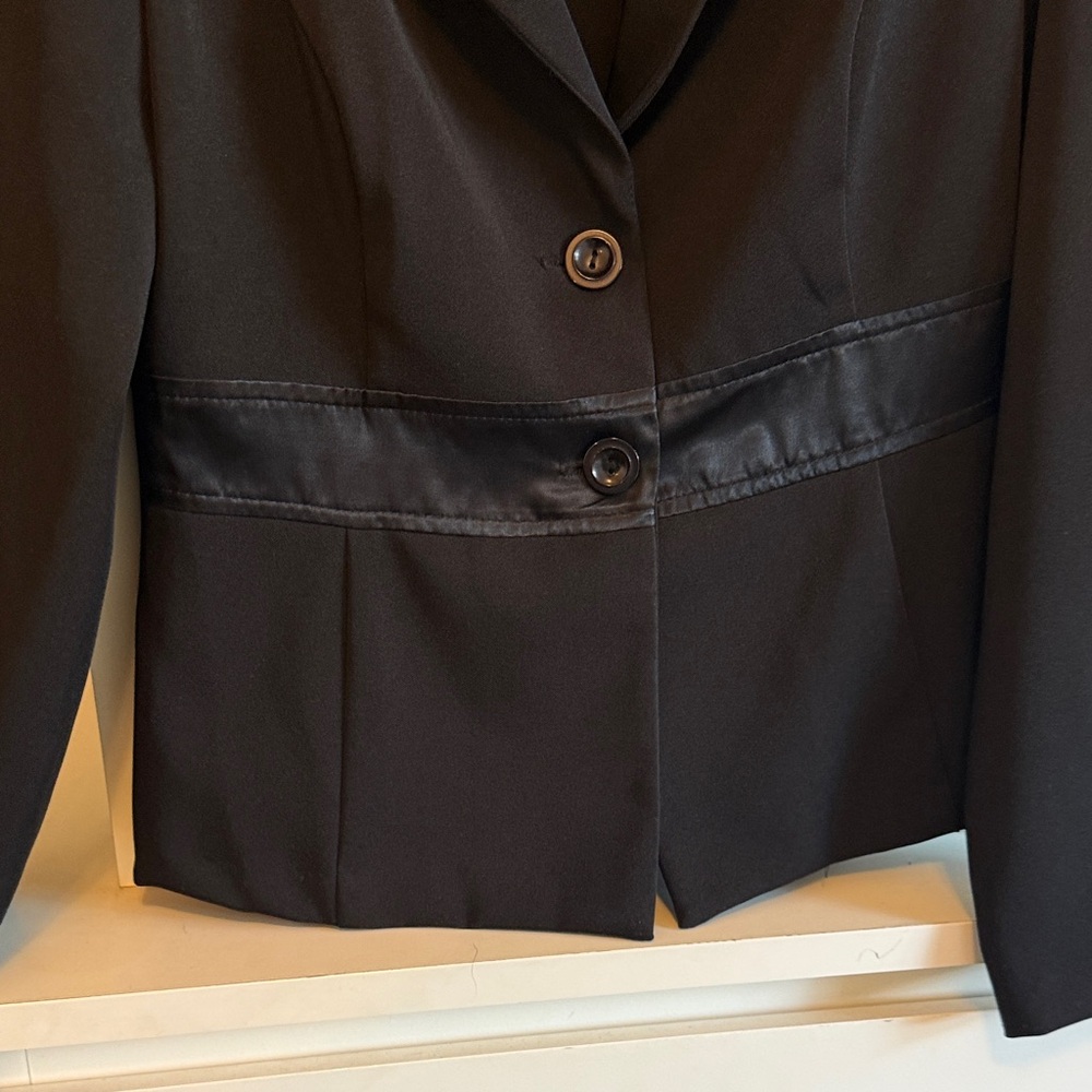 Chic Black Women's Blazer - Picture 4 of 10